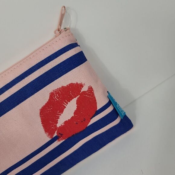 Xoxo Pink Lip Makeup Bag - Picture 4 of 7